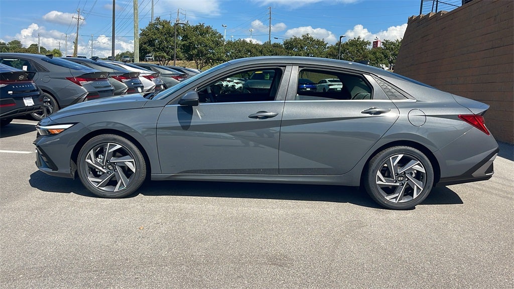 2025 Hyundai ELANTRA Limited
