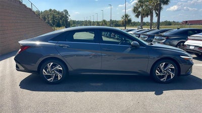 2025 Hyundai ELANTRA Limited