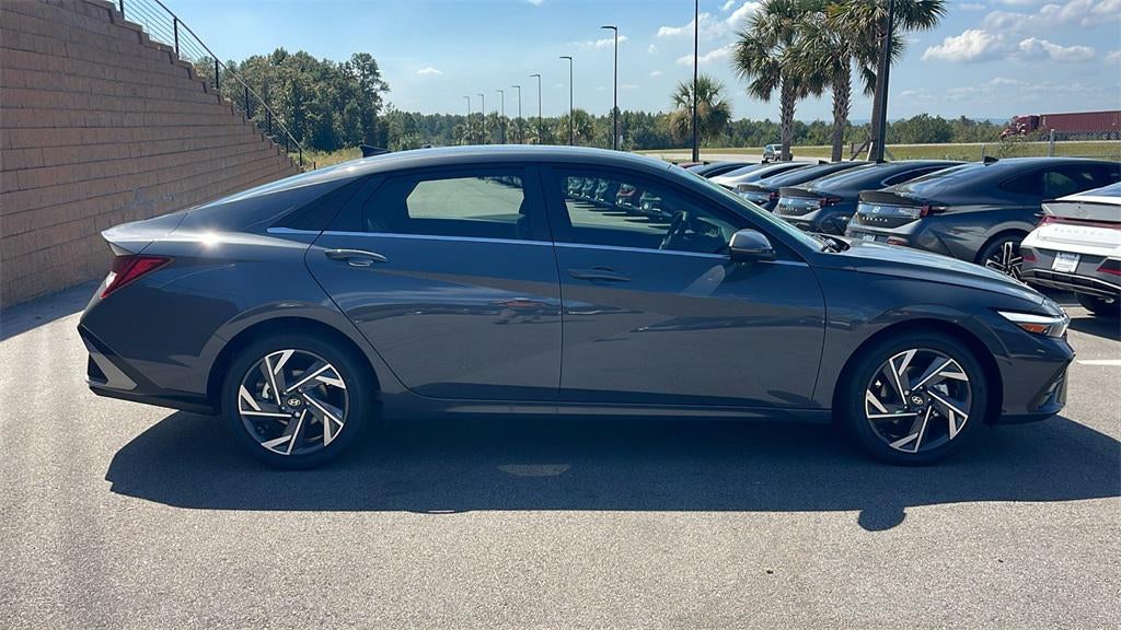 2025 Hyundai ELANTRA Limited