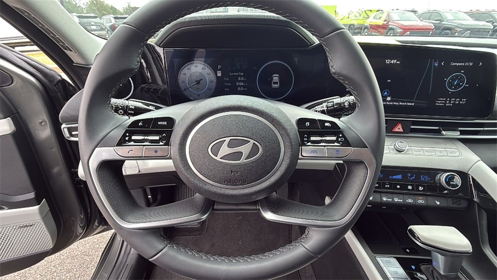 2025 Hyundai ELANTRA Limited