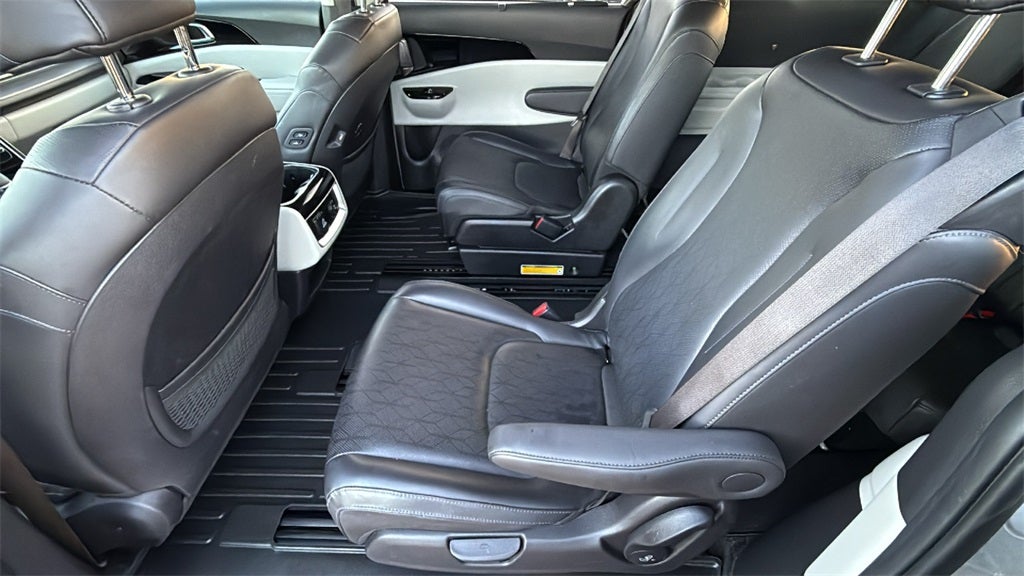 2023 Kia Carnival SX