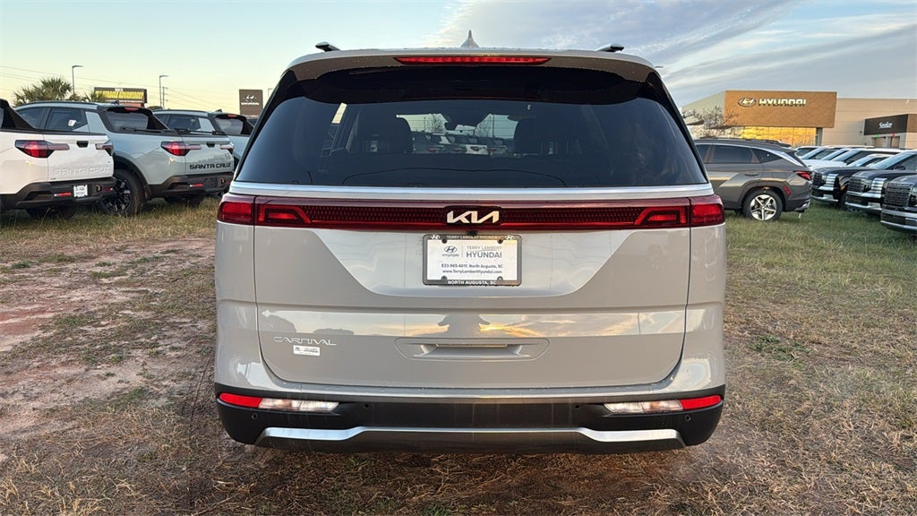 2023 Kia Carnival SX